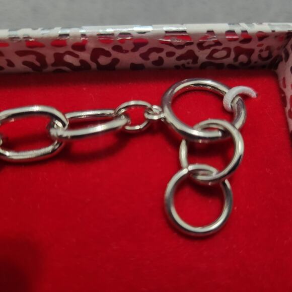 Guess Silver Tone Heart Charm Bracelet Gift Box Charm Bracelet - Picture 13 of 16